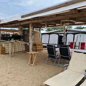 Semesterpark Ultimate Caravan Experience - 1st Line Gradina